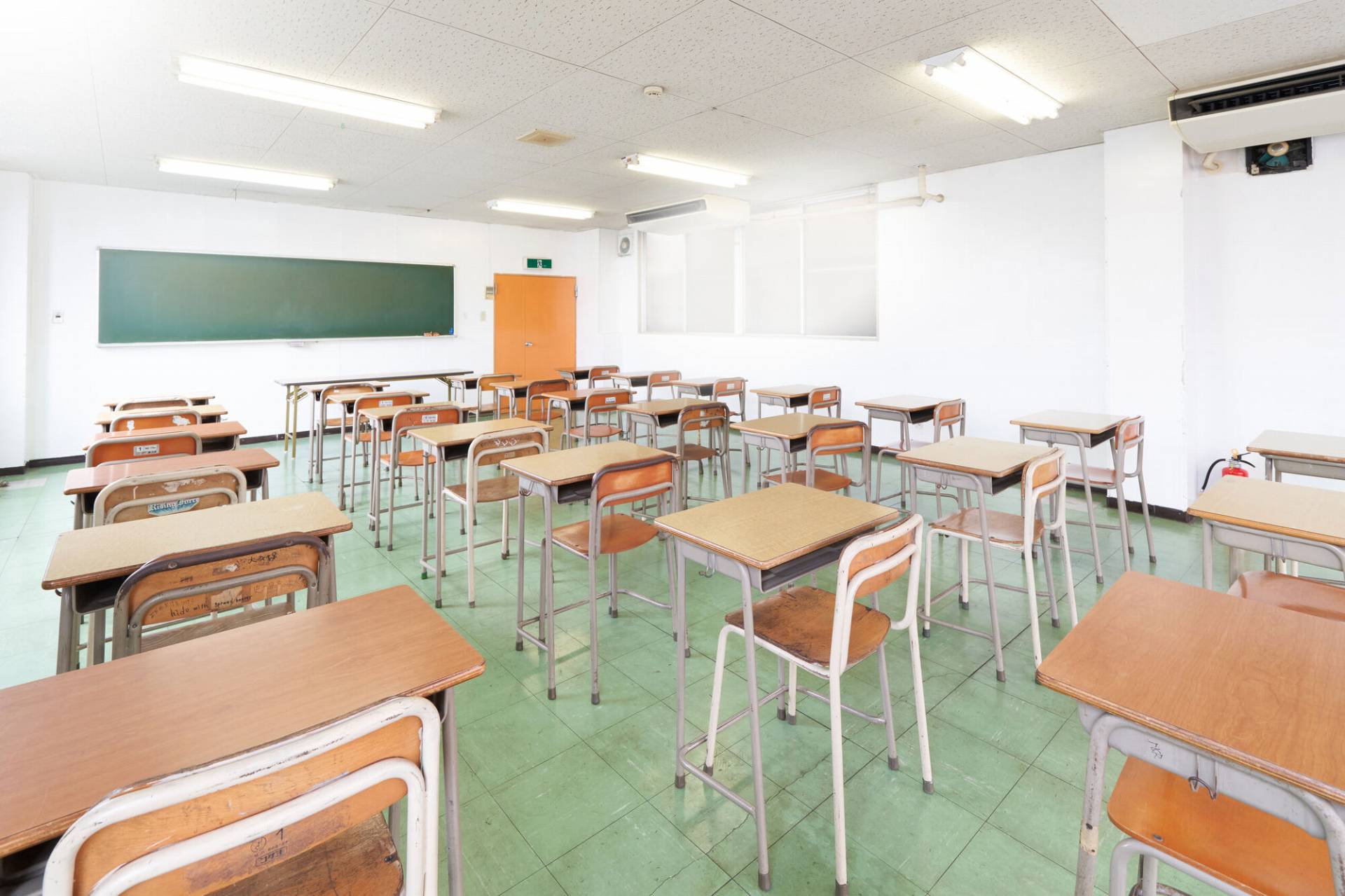 教室・体育館に設置されるエアコンの種類・タイプは？